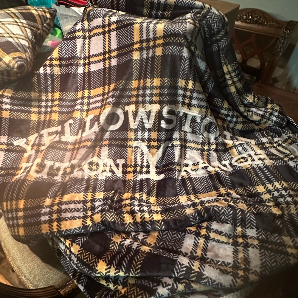 Yellowstone pillow and plush blanket
